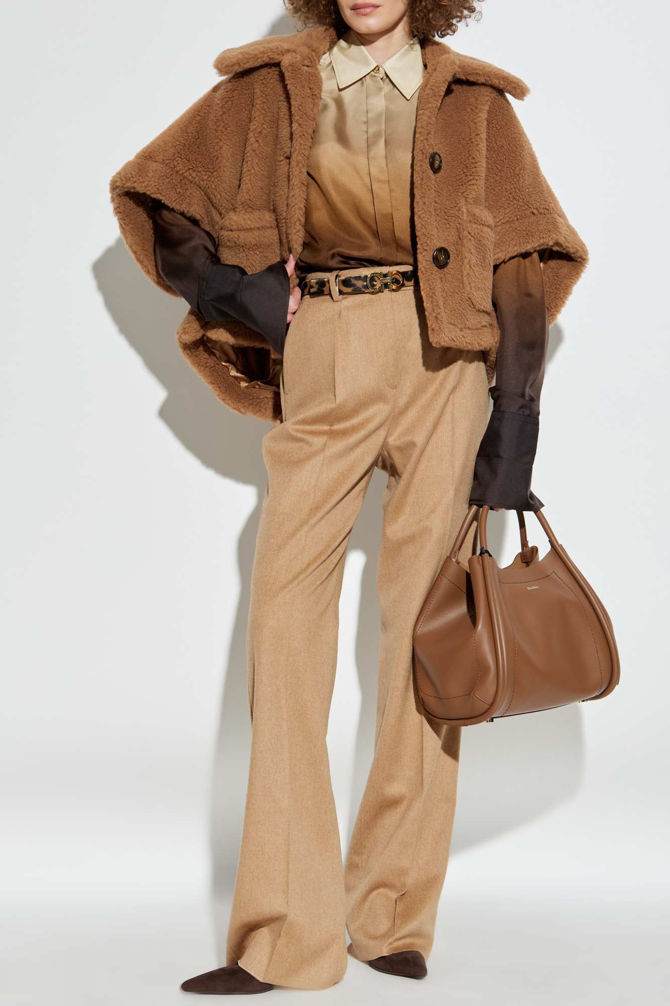 ボレロ・ショール Max Mara Studio Camel color jacquard wool poncho Max Mara Studio Camel color jacquard wool poncho | TheDoubleF